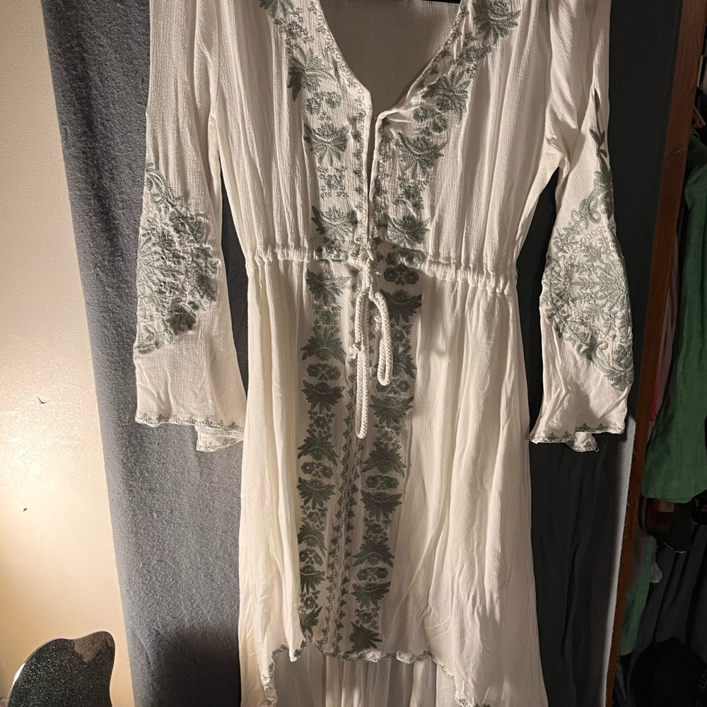 Gorgeous high-low dress, fastened with snaps down the entire front of dress.